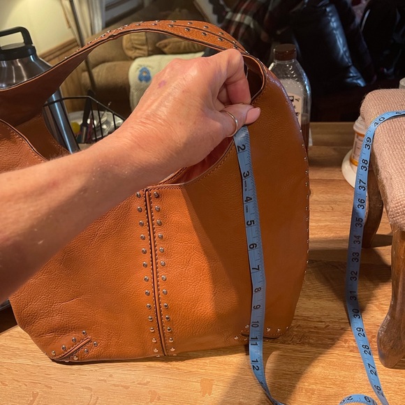 Michael Kors Astor Studded hobo bag (medium) - Picture 4 of 16